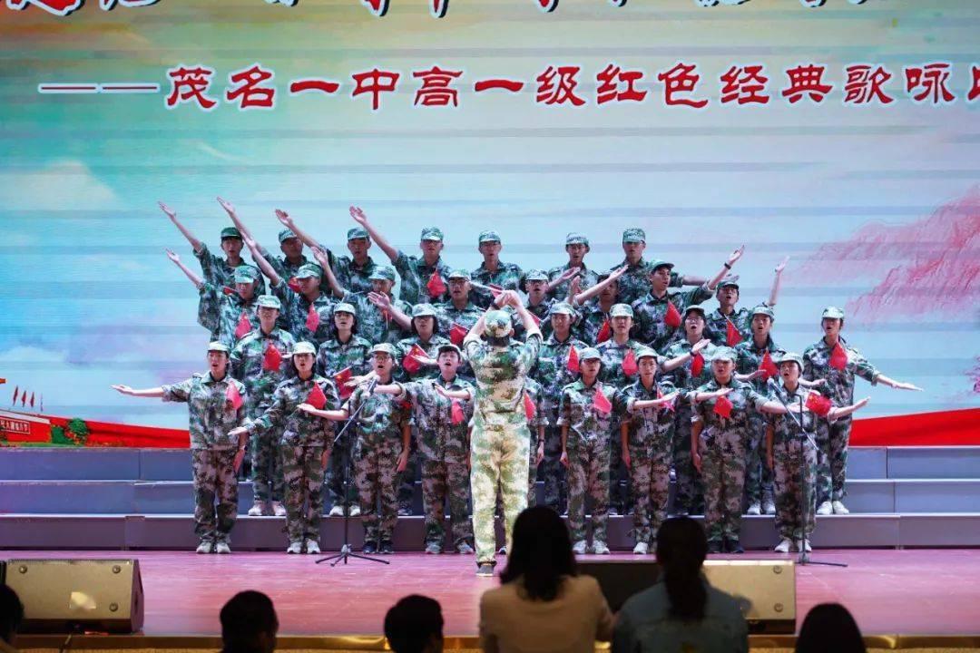 老人手抖是什么原因引起的怎么治？